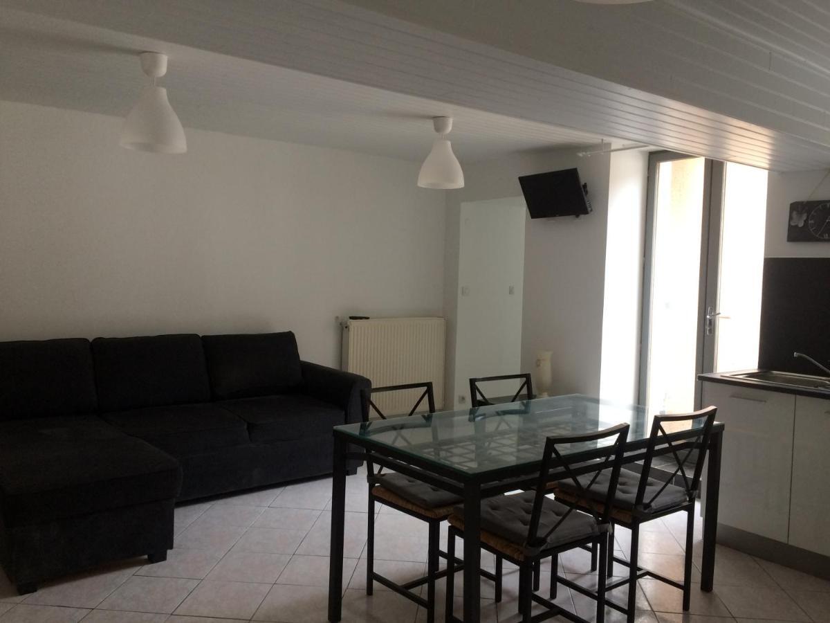 Joli Appartement De 60M2 Avec Balcon A La Campagne Courson-Les-Carrieres Luaran gambar